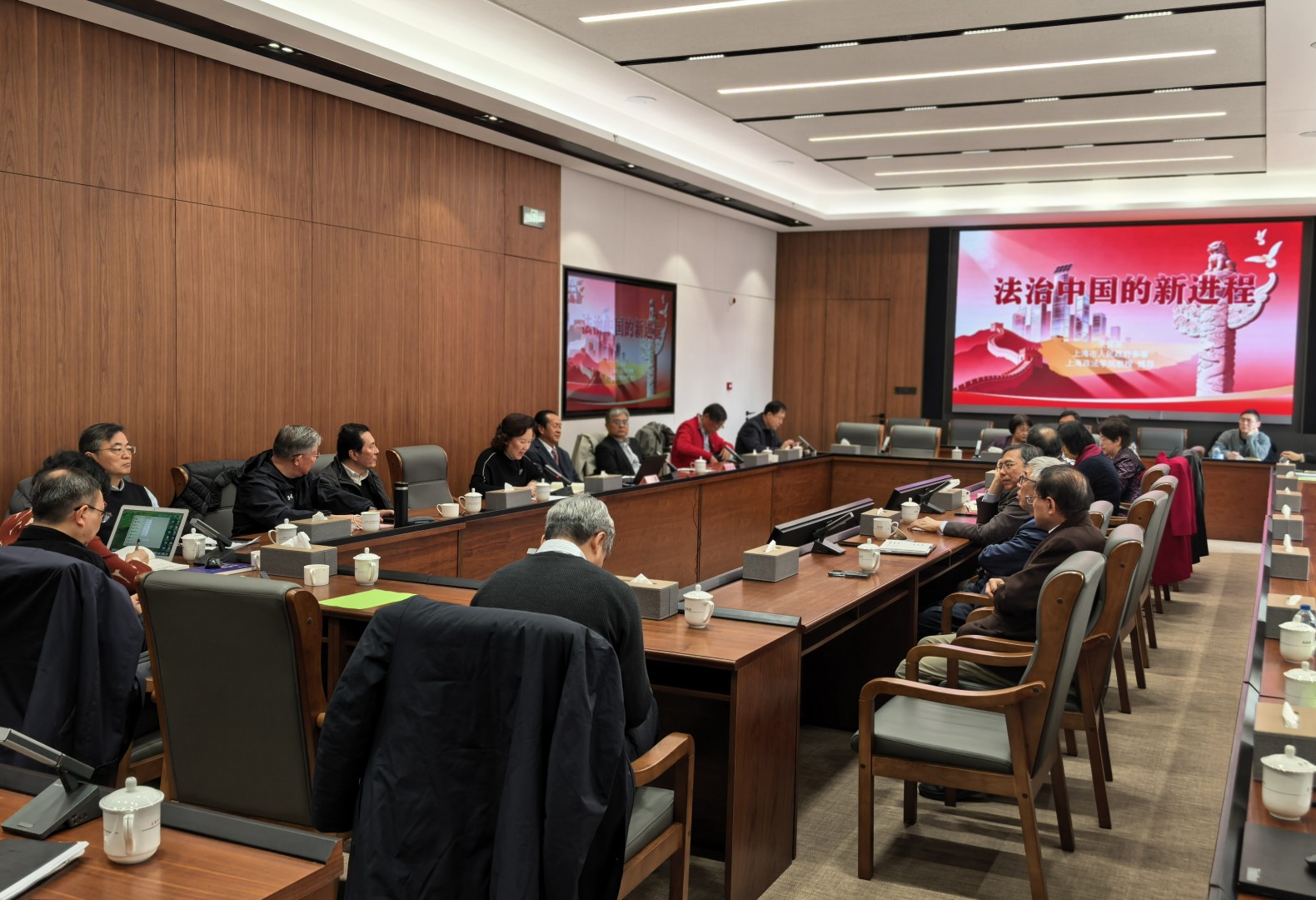 市政府参事集中学习会举行 关保英、彭颖红参事作专题报告