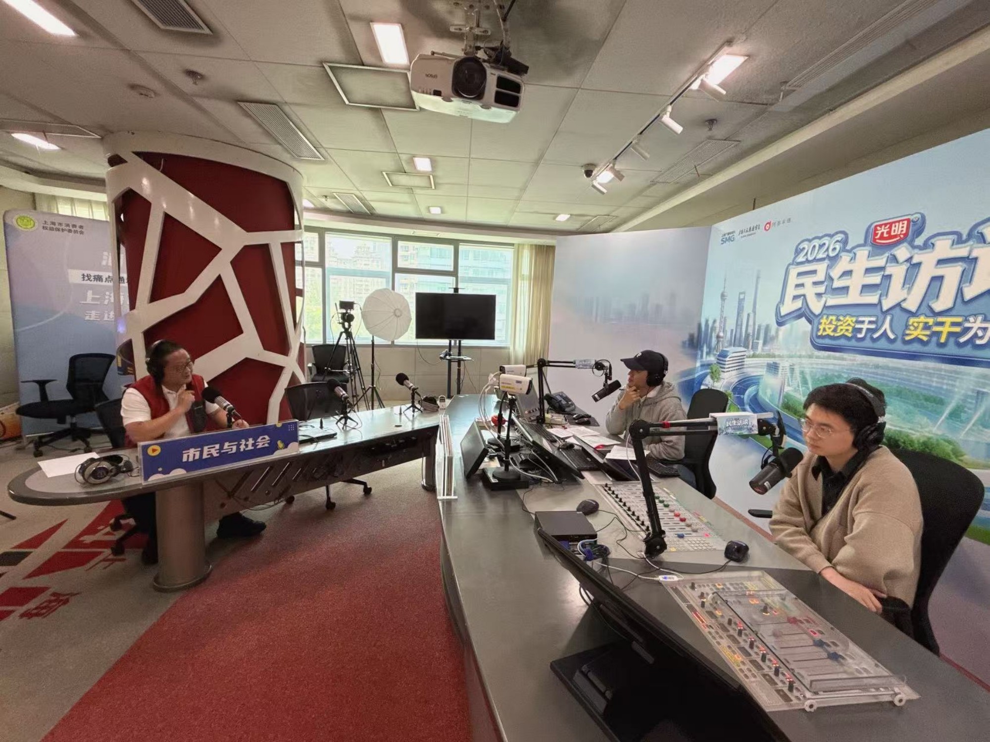 从“静养”到“动养” 陈世益参事与市民深度对话健康老龄化