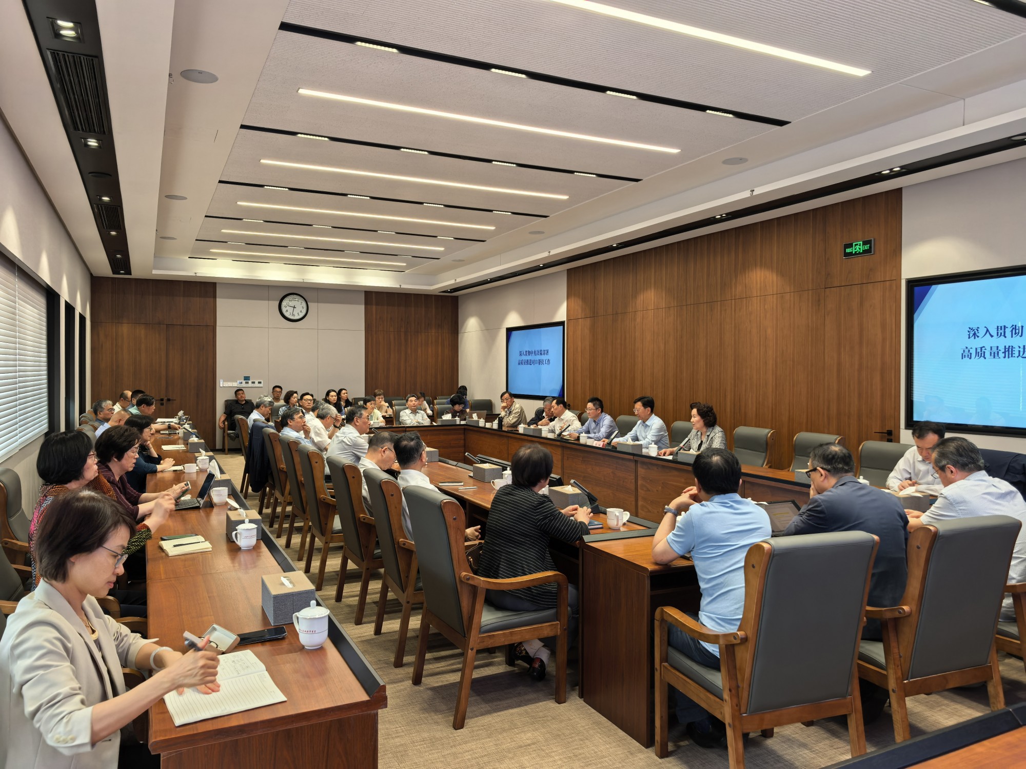 杨峥应邀出席参事集中学习会并作专题报告