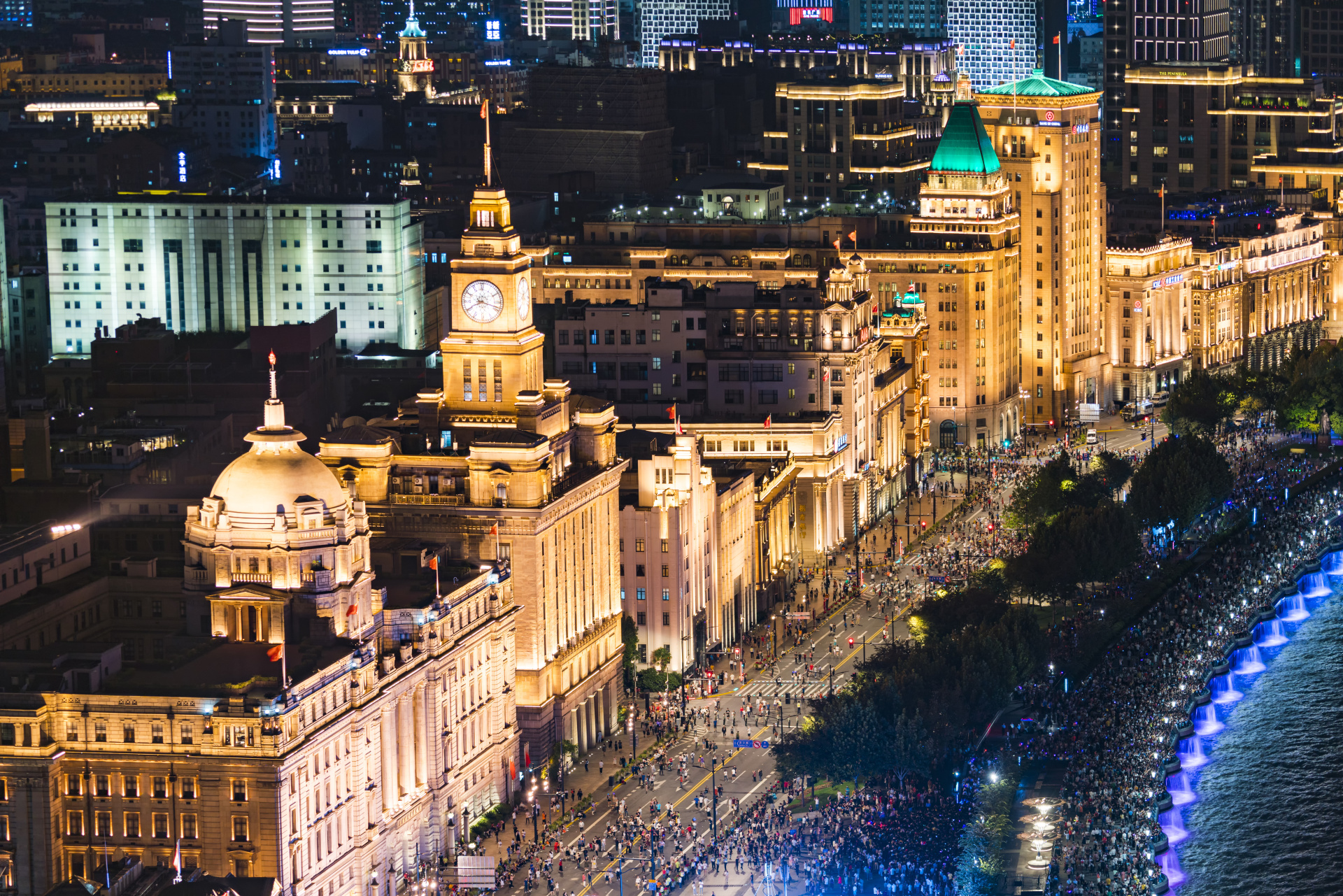 摄图网_501430943_banner_上海国庆外滩灯光夜景（企业商用）.jpg