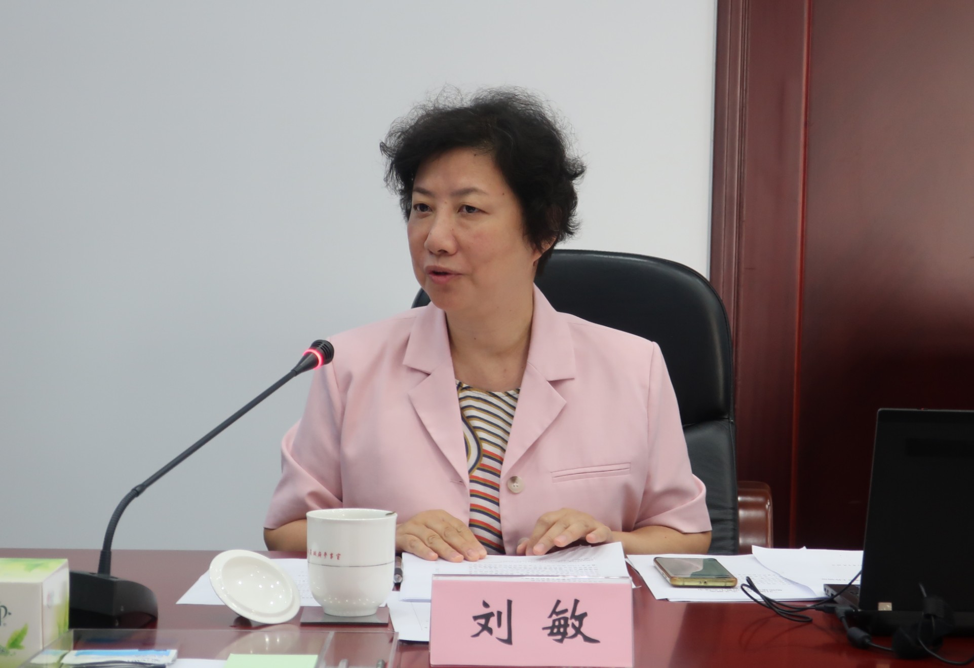 市商务委副主任刘敏向参事通报国际消费中心城市建设情况_工作动态_上海市人民政府参事室