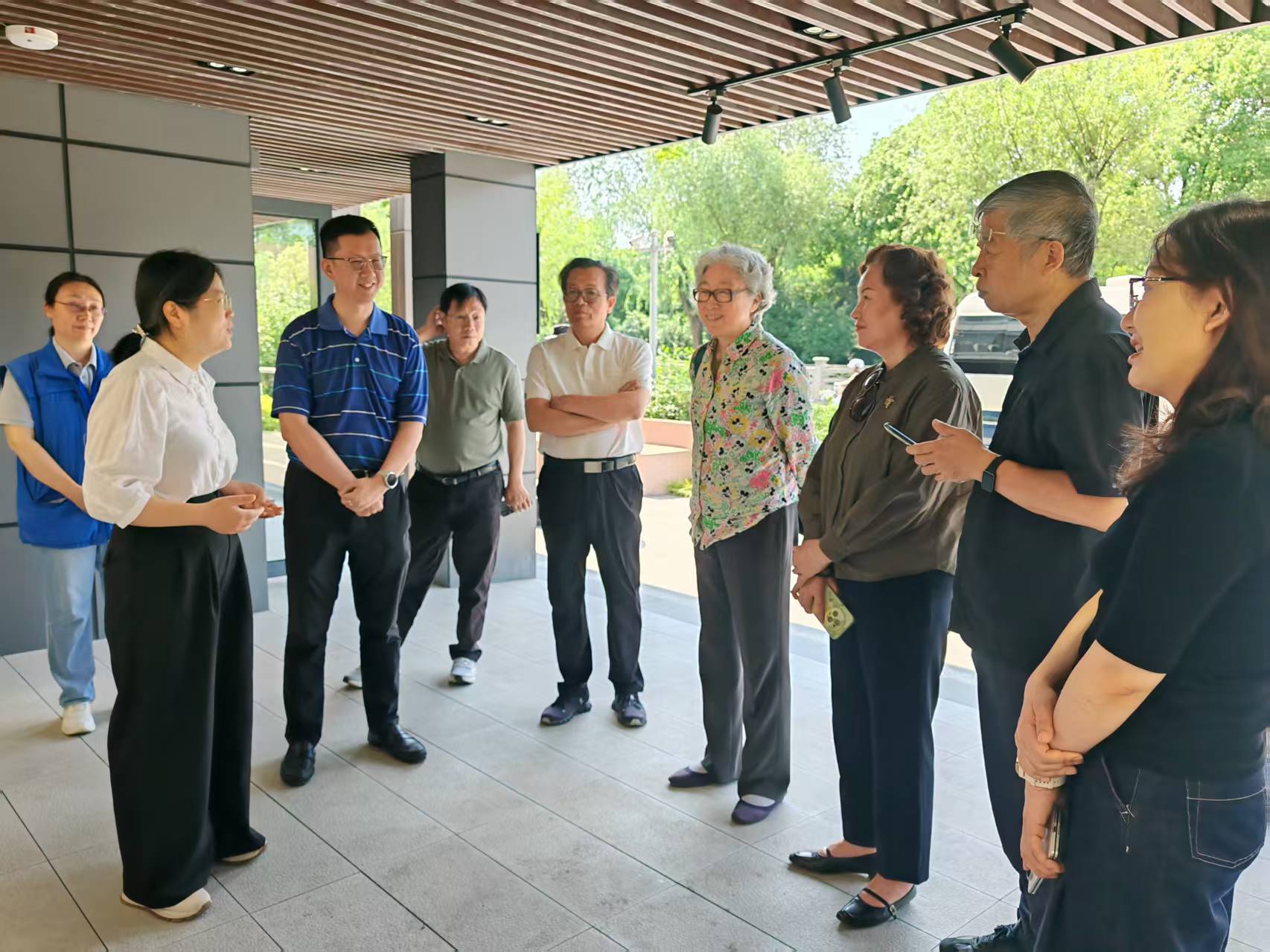 国务院参事来沪调研“以城市更新为抓手，推动城市高质量发展”课题